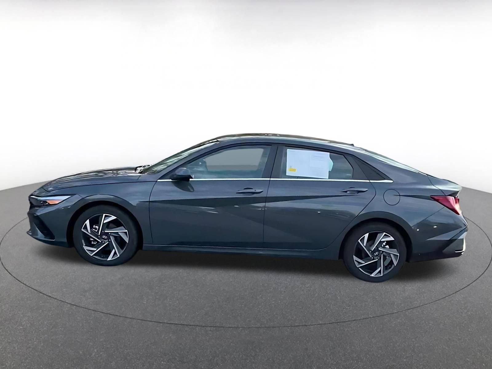 Used 2025 Hyundai Elantra SEL image 9