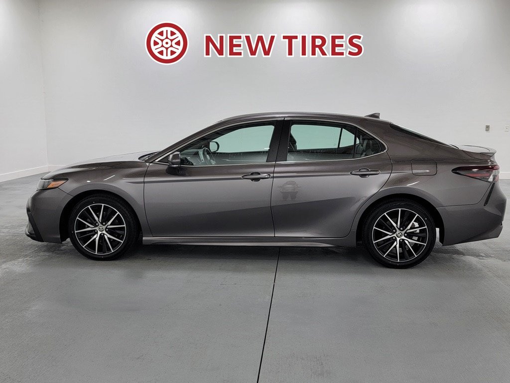 Used 2022 Toyota Camry SE FWD image 5