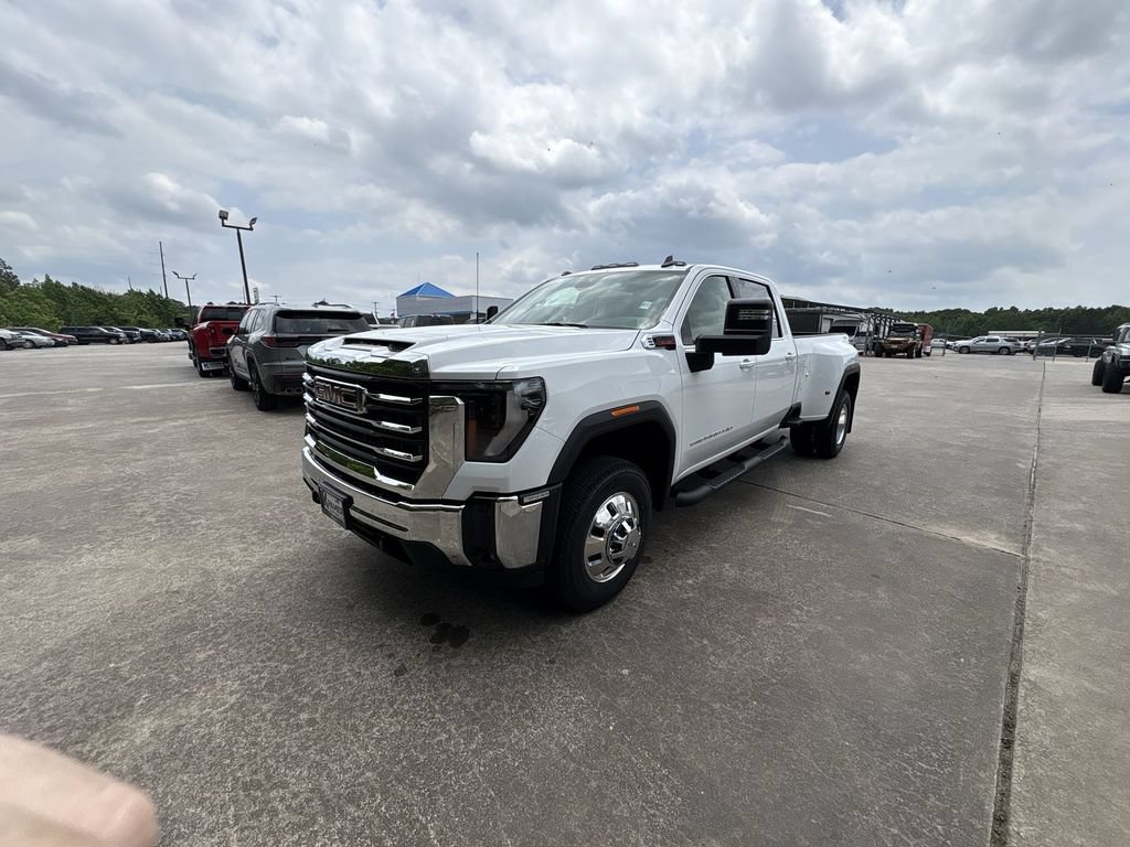 New 2026 GMC Sierra 3500 SLE w/ SLE Value Package AWD/4WD image 4
