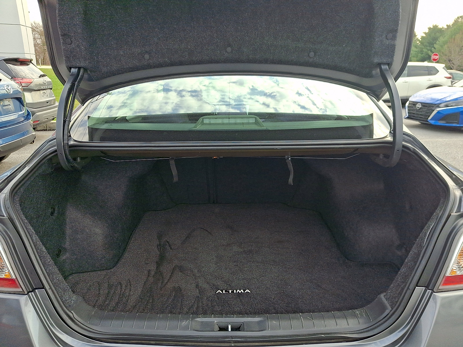 Used 2014 Nissan Altima 2.5 SV w/ Convenience Package image 28