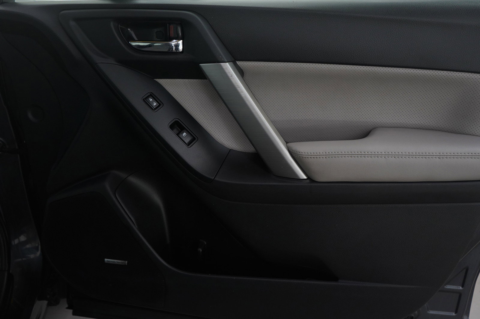 Used 2015 Subaru Forester 2.5i Limited image 9