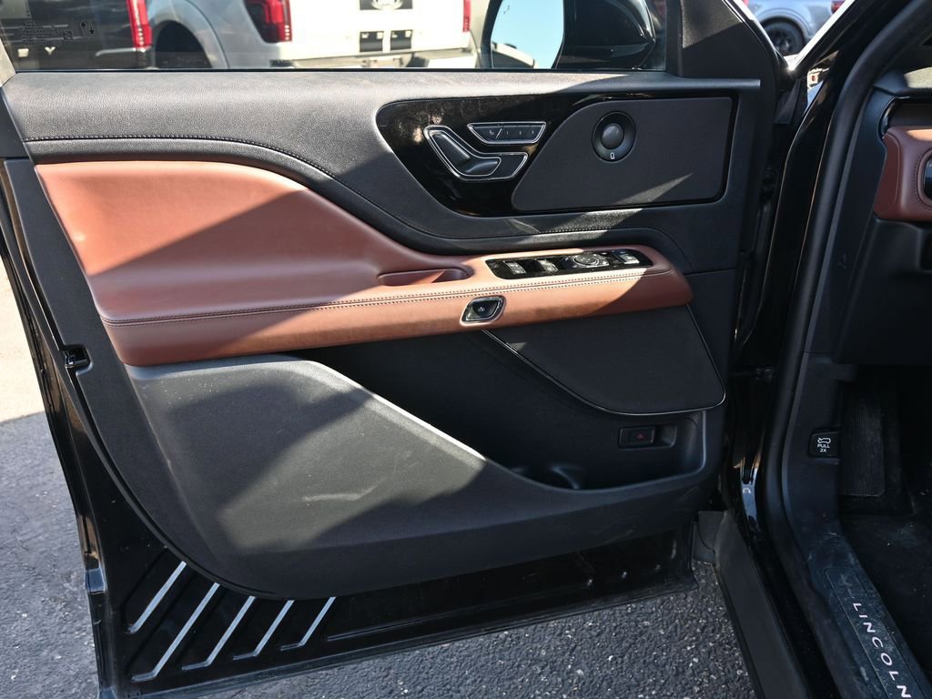Used 2025 Lincoln Aviator Reserve w/ Illumination Package image 18
