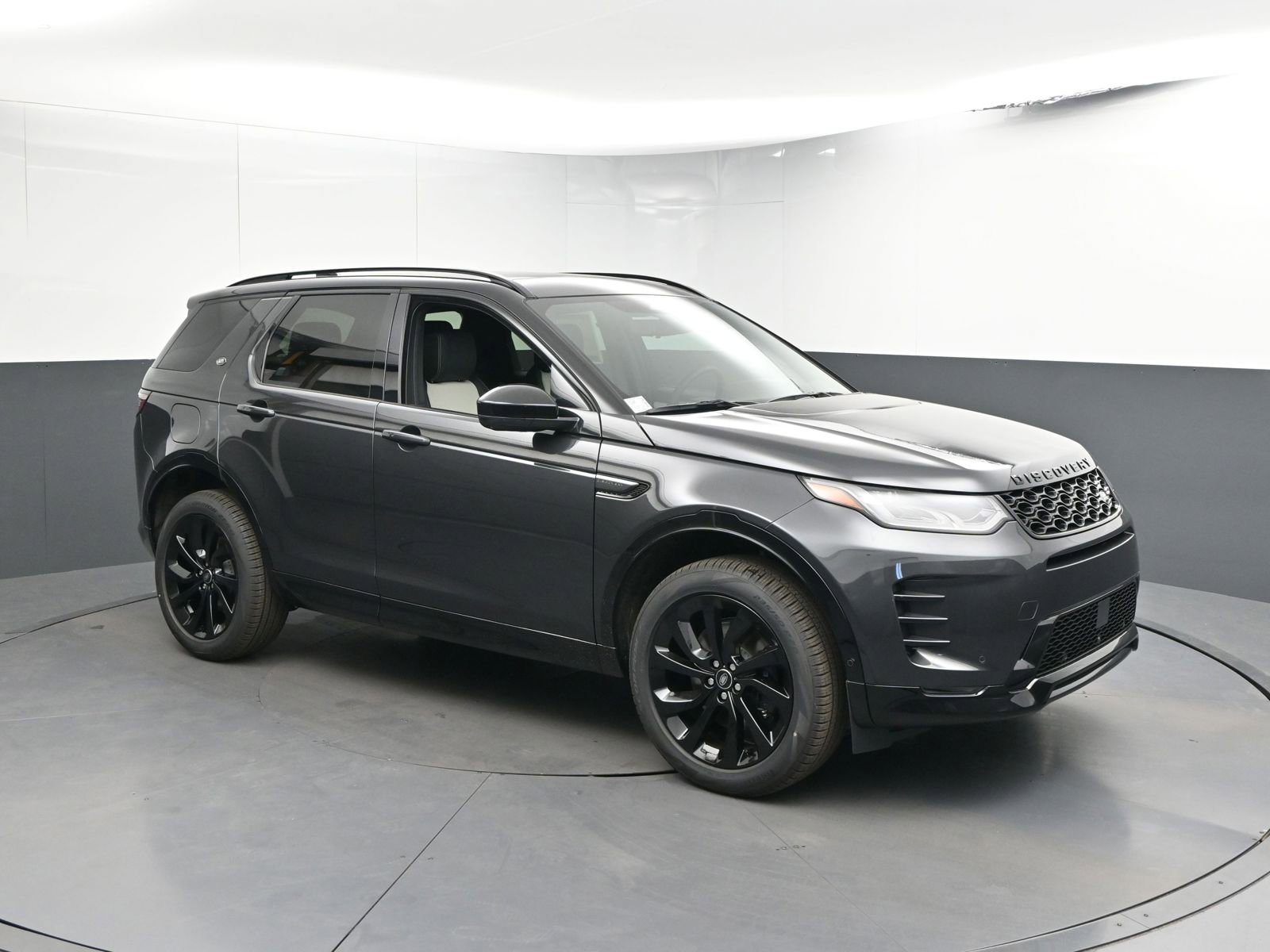 New 2025 Land Rover Discovery Sport Dynamic SE image 24