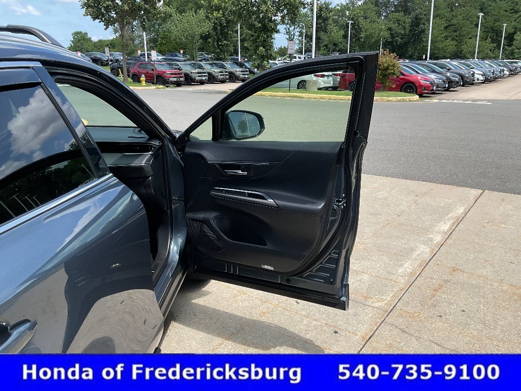 Used 2022 Toyota Venza XLE AWD/4WD image 19