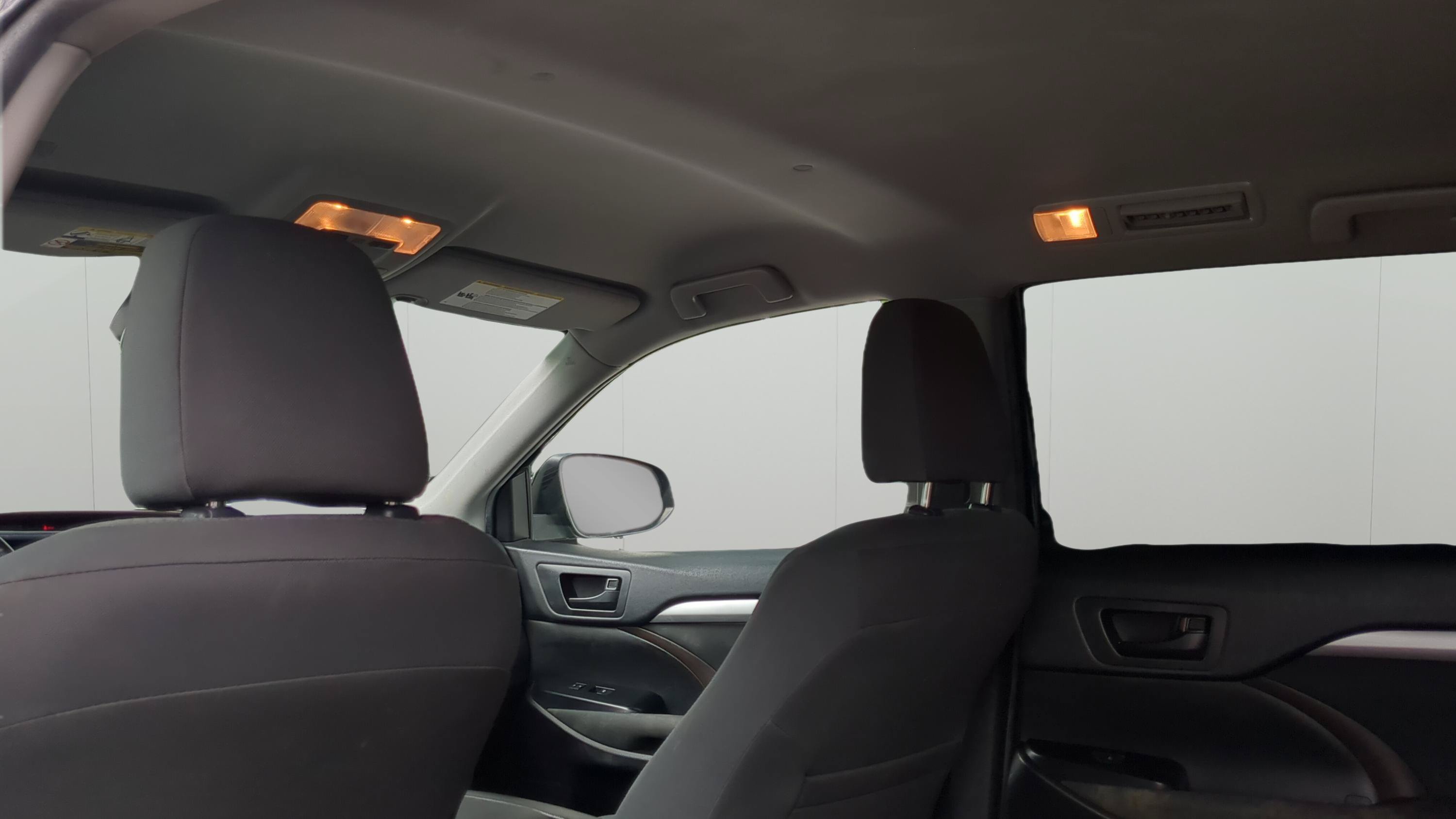 Used 2019 Toyota Highlander LE FWD image 19