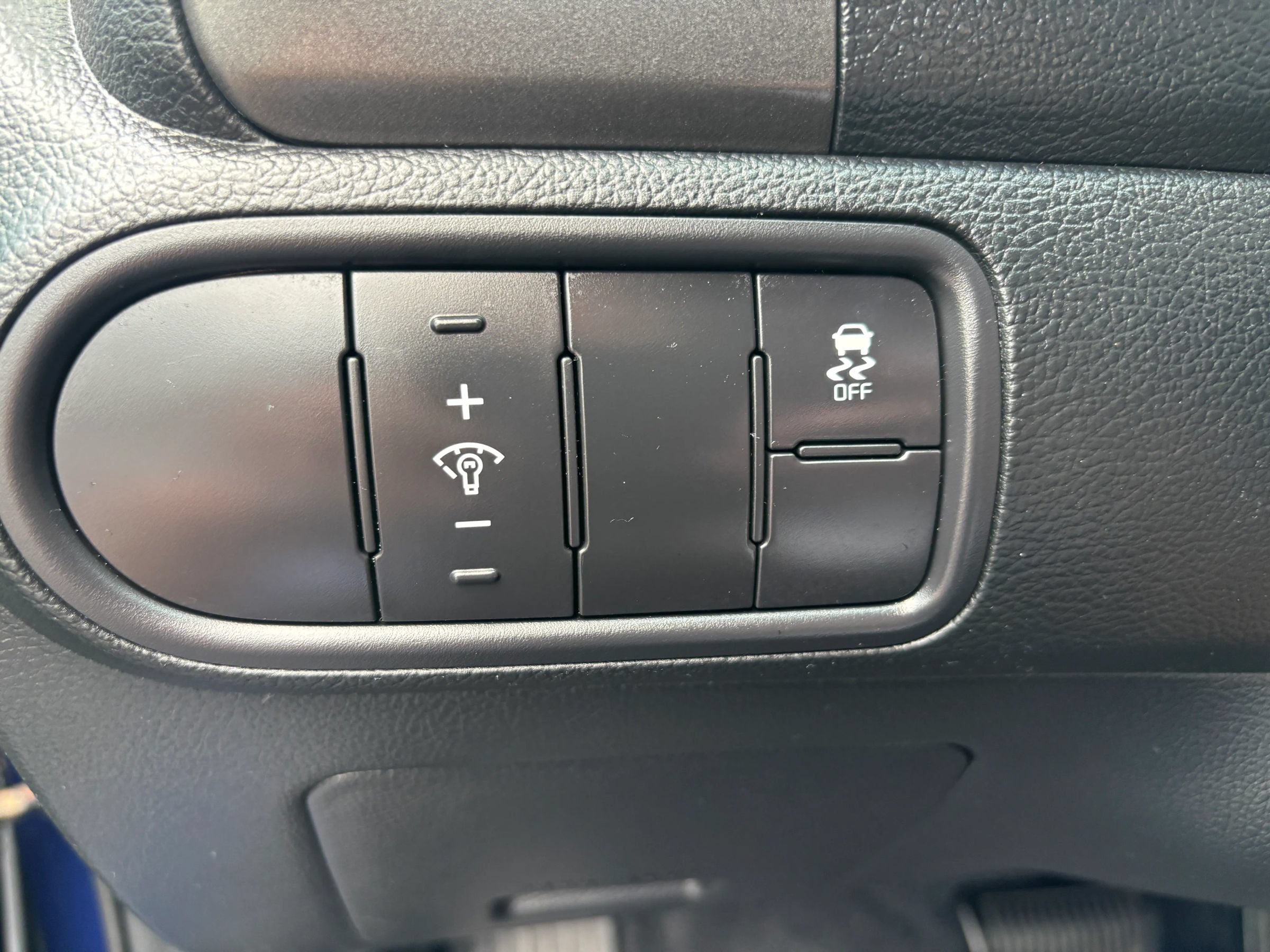 Used 2017 Kia Forte LX FWD image 15