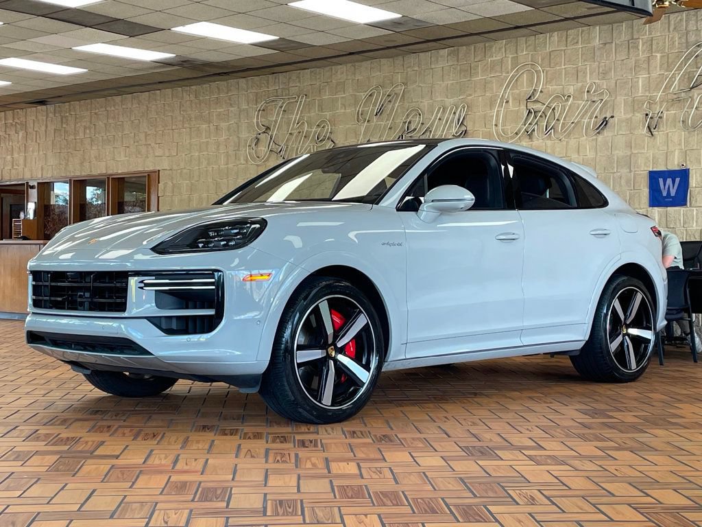 Used 2024 Porsche Cayenne Turbo AWD/4WD image 5