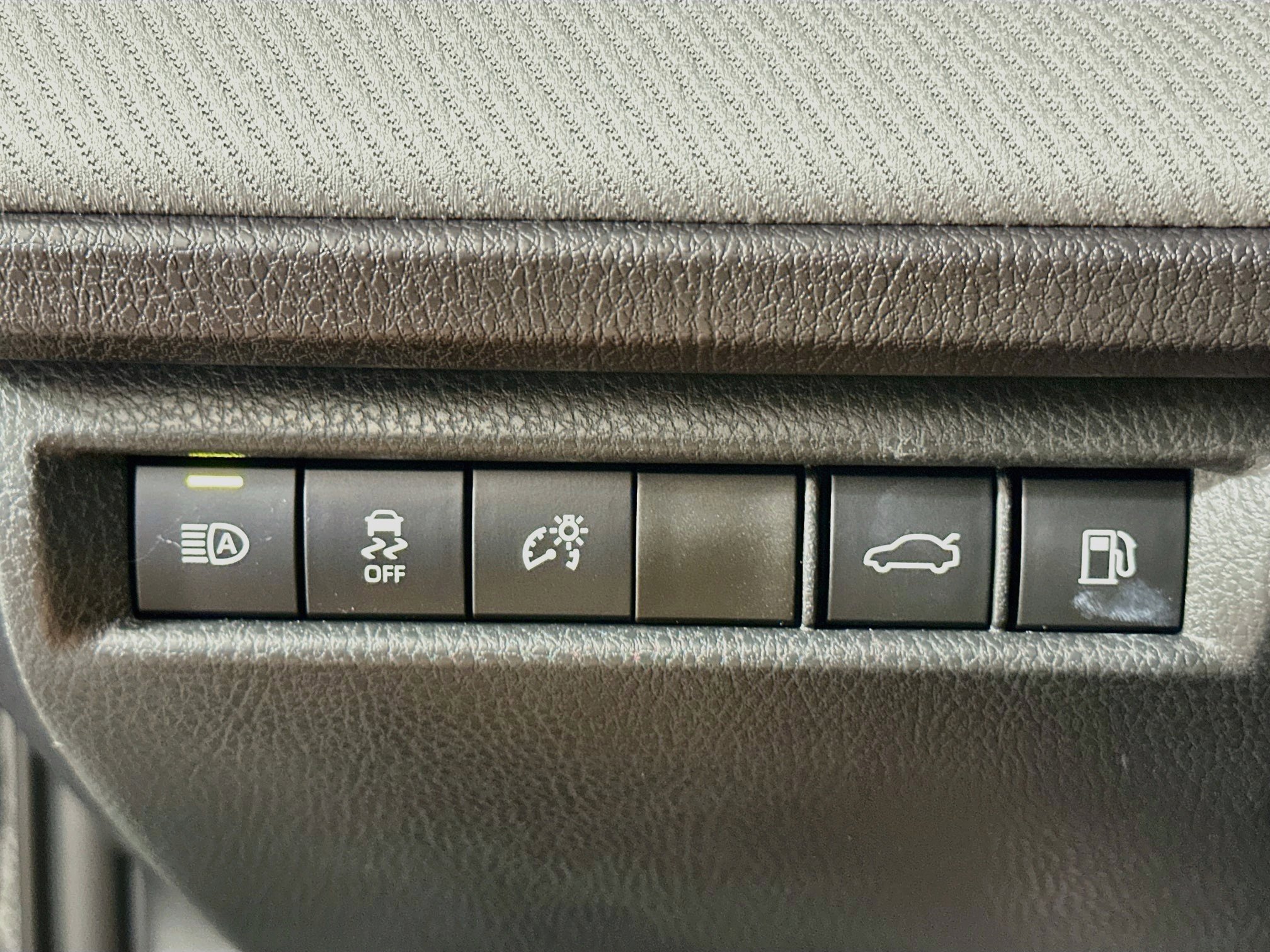 Used 2025 Toyota Camry SE FWD image 15