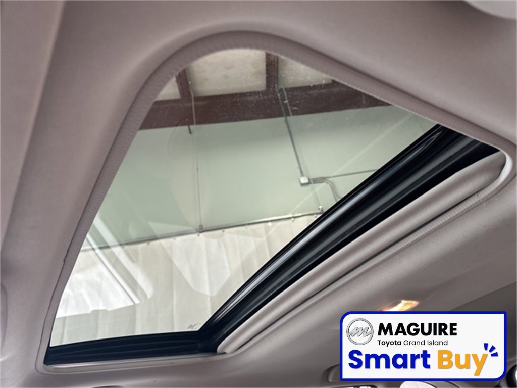 Used 2017 Subaru Outback 3.6R Touring image 3