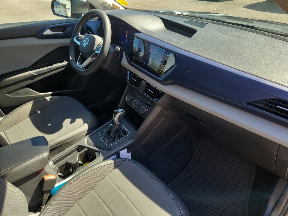 Used 2022 Volkswagen Taos SE image 32