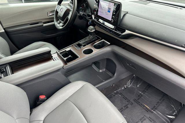 Certified 2023 Toyota Sienna XLE image 21