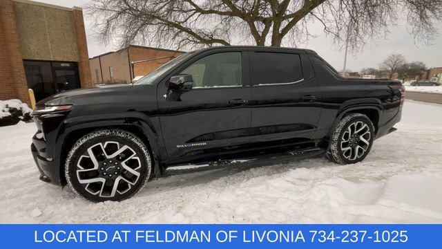 Used 2024 Chevrolet Silverado EV RST image 4