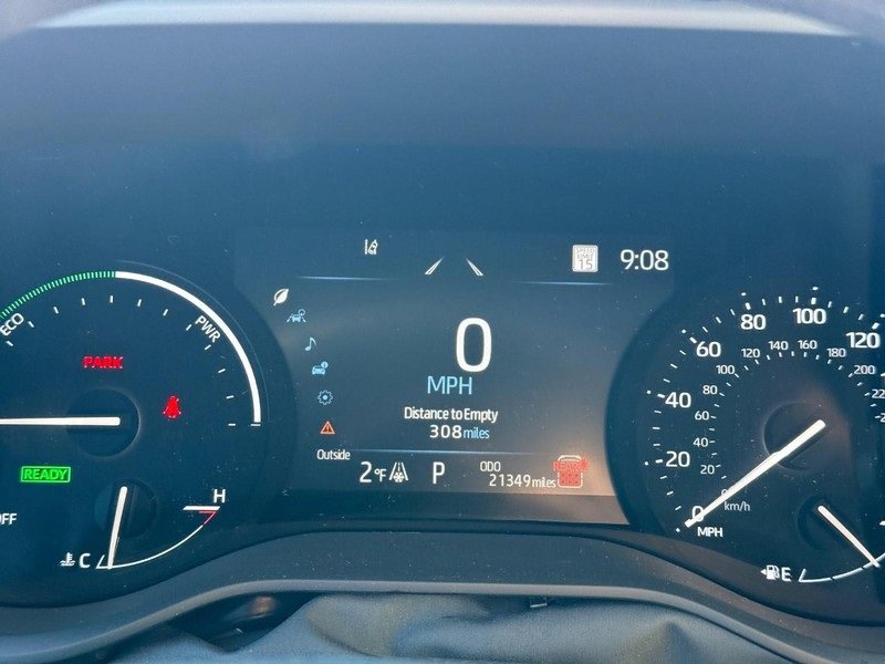 Used 2025 Toyota Sienna LE image 23