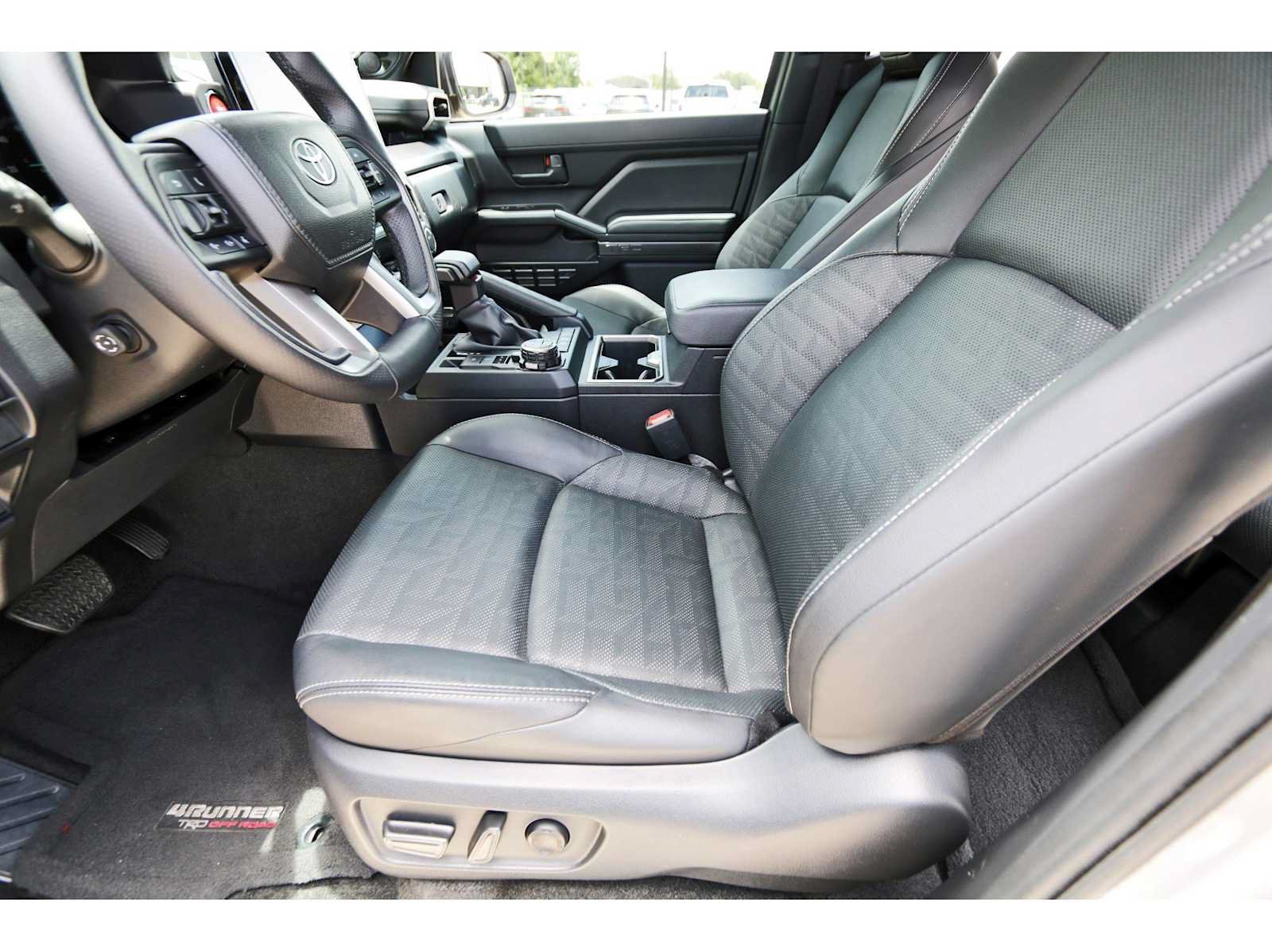 Used 2025 Toyota 4Runner TRD Off-Road Premium AWD/4WD image 11