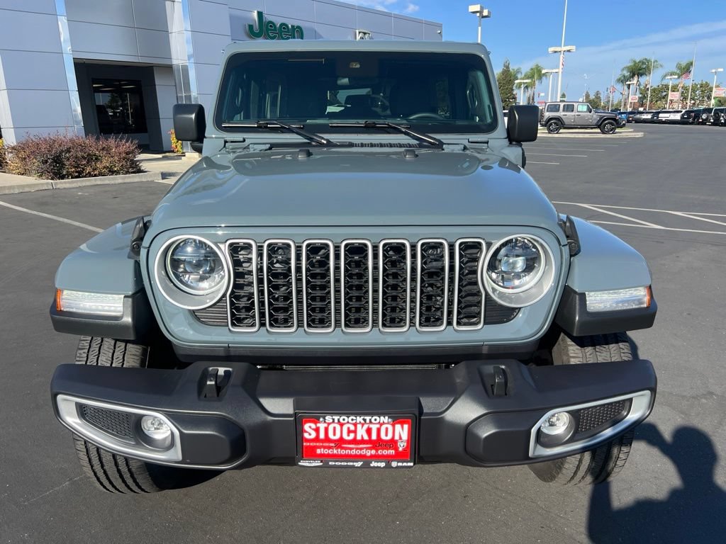 Used 2025 Jeep Wrangler Unlimited Sahara AWD/4WD image 4