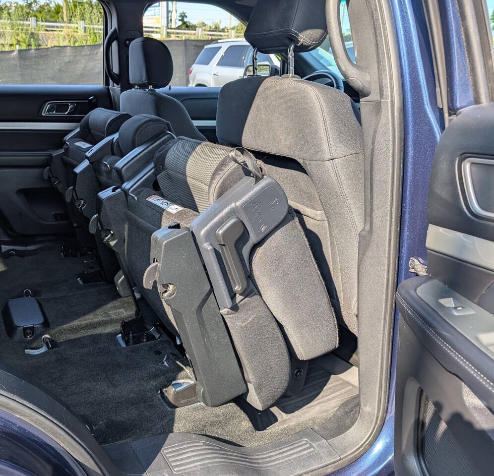 Used 2017 Ford Explorer XLT w/ Equipment Group 201A AWD/4WD image 17
