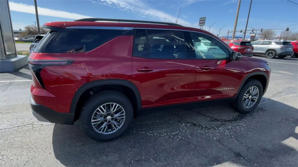 New 2025 Chevrolet Traverse LT w/ Enhanced Driving Package image 2