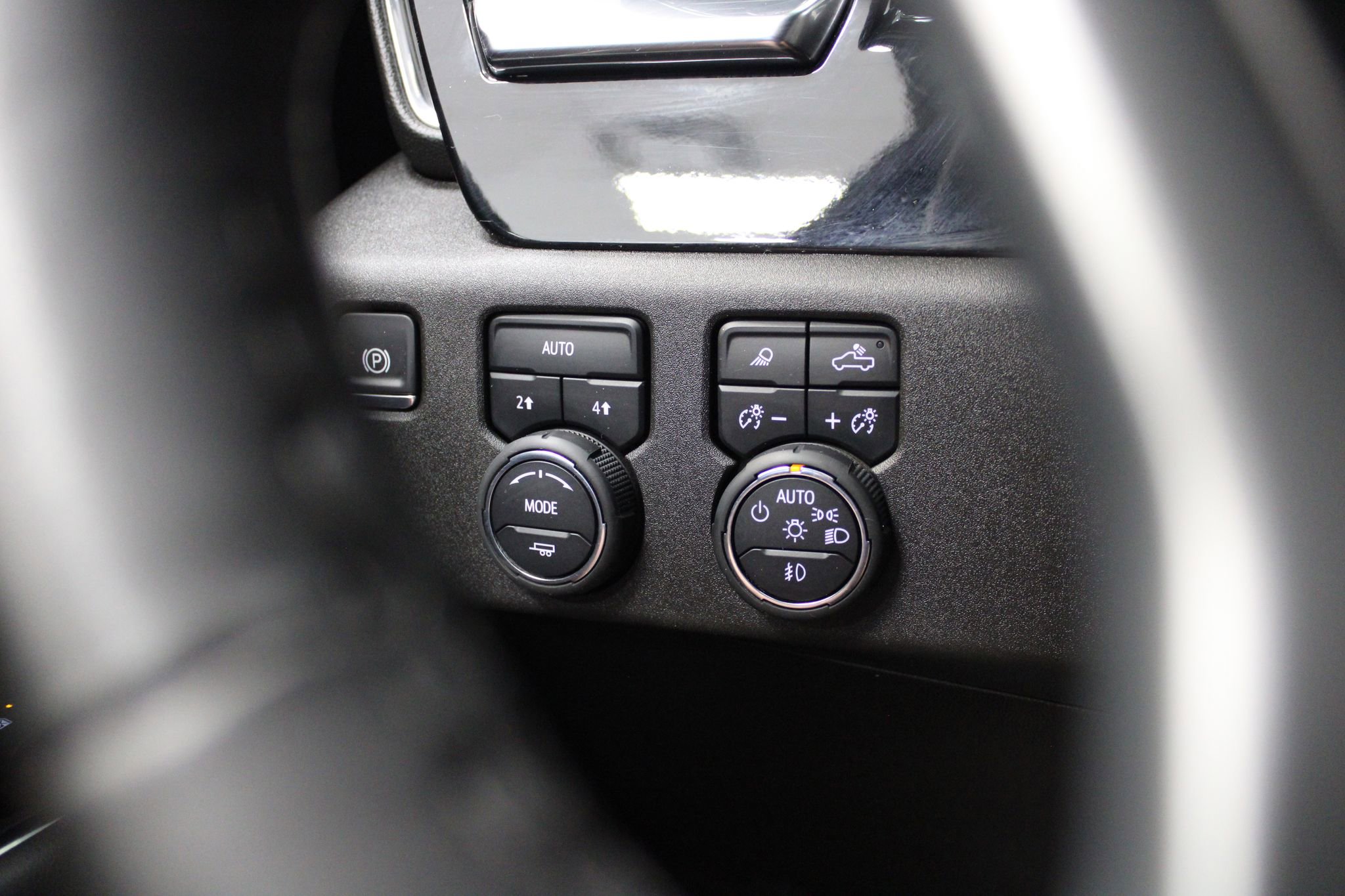 Used 2025 Chevrolet Silverado 1500 LTZ image 33