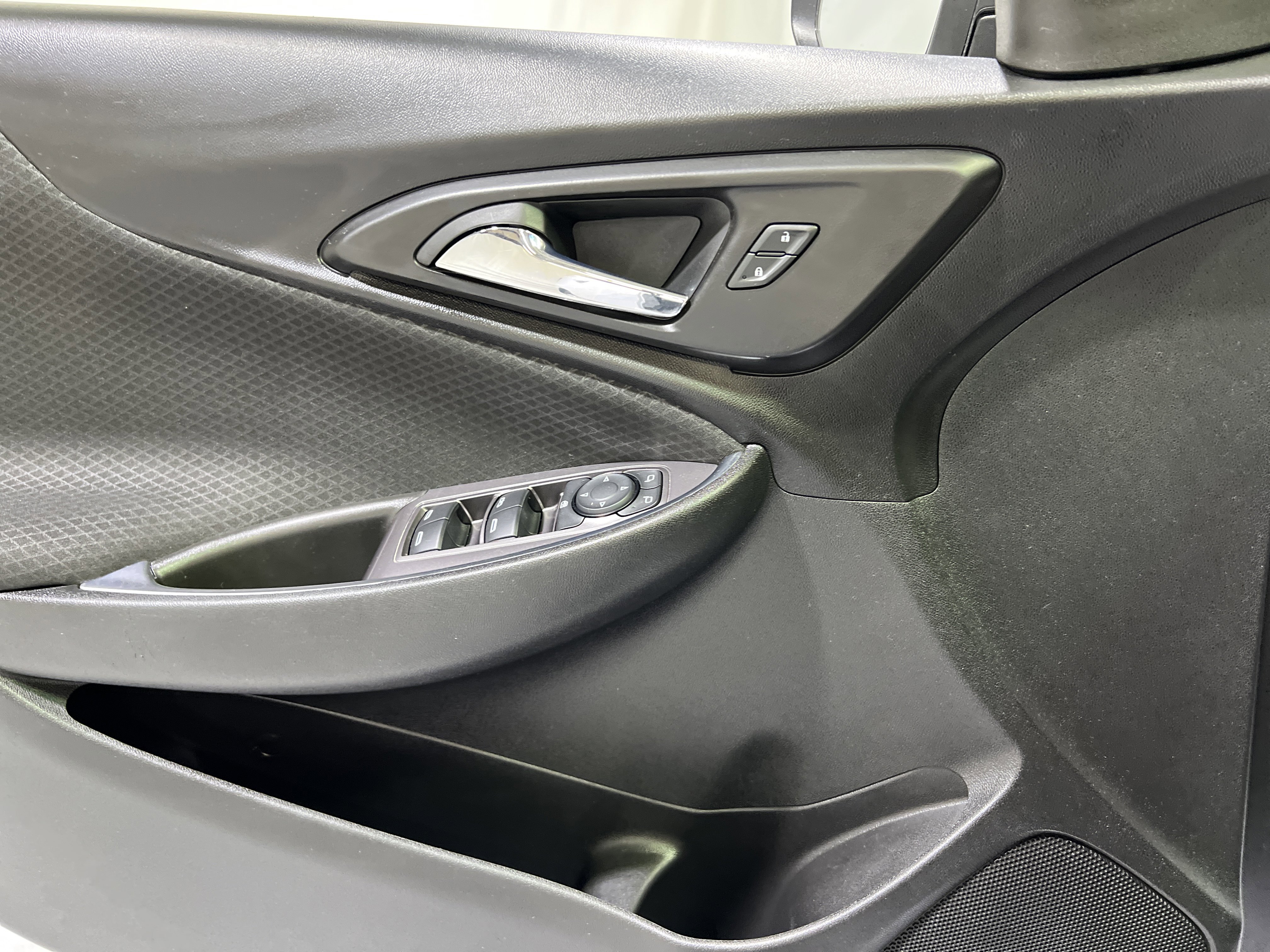 Used 2020 Chevrolet Malibu LT image 24