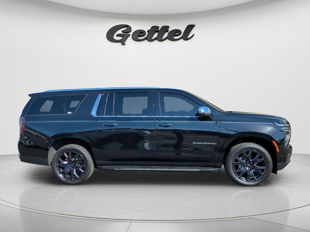 Used 2025 Chevrolet Suburban Premier image 3