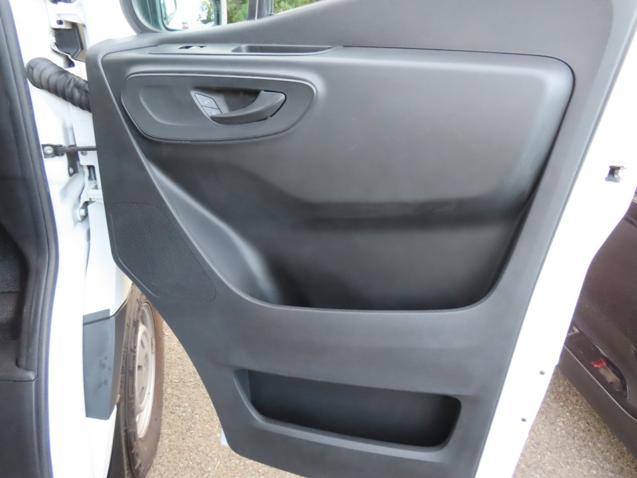 Used 2020 Mercedes-Benz Sprinter 1500 w/ Driver Convenience Package image 17