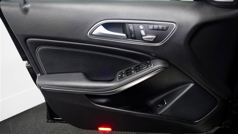 Used 2020 Mercedes-Benz GLA 250 4MATIC image 38