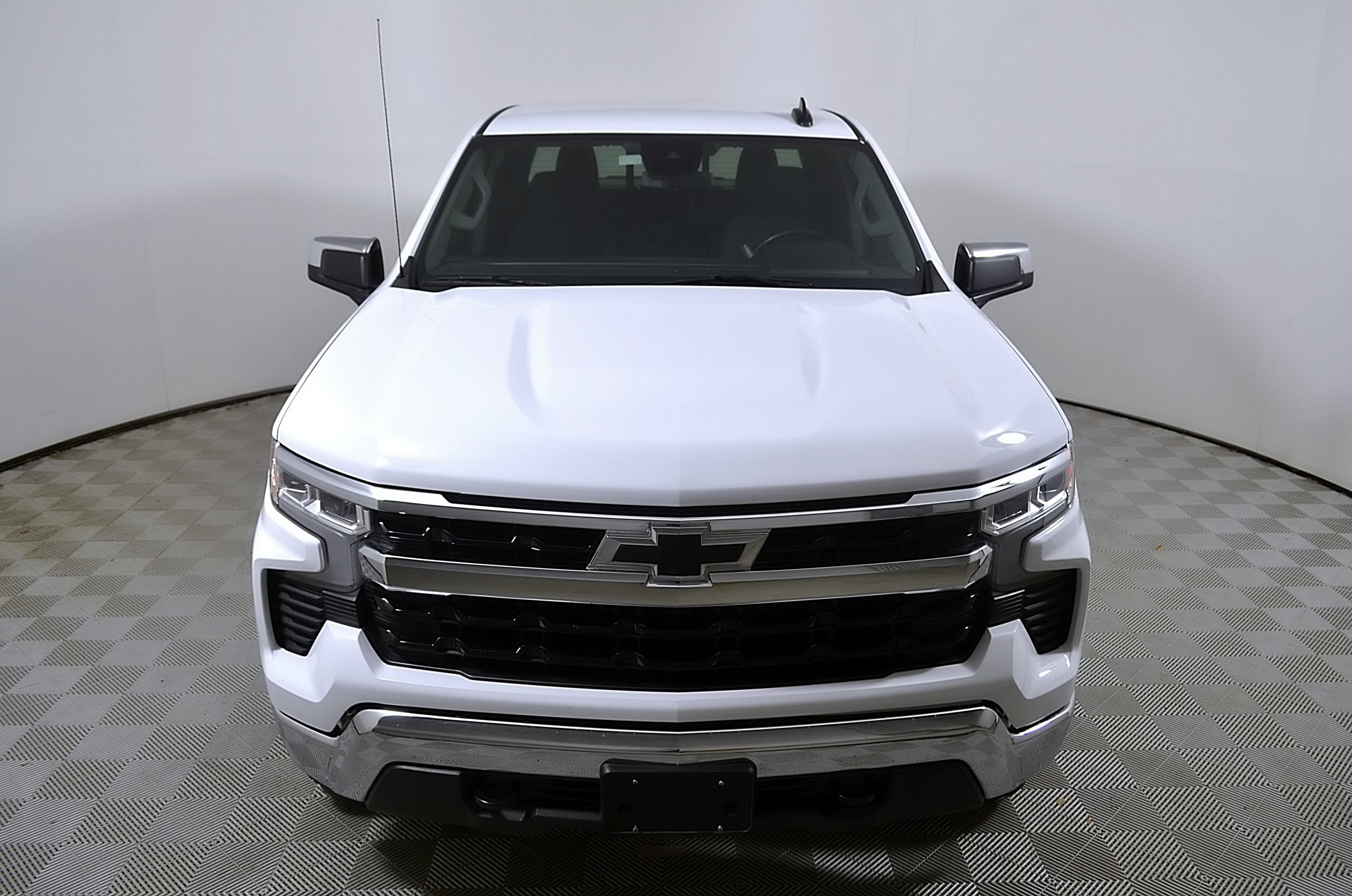 Used 2024 Chevrolet Silverado 1500 LT w/ Z71 Off-Road Package AWD/4WD image 4