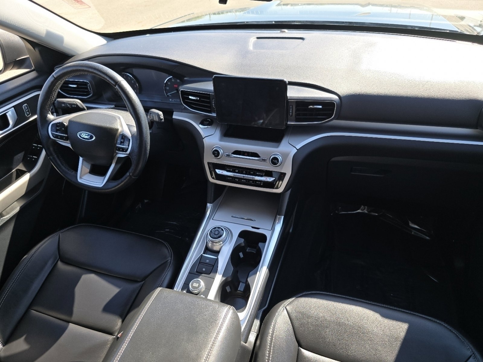 Used 2022 Ford Explorer XLT w/ Equipment Group 202A image 26