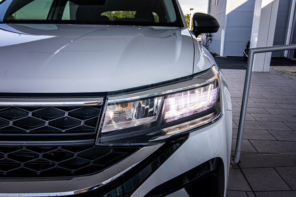 Certified 2023 Volkswagen Taos S w/ Driver Assistance Package image 9