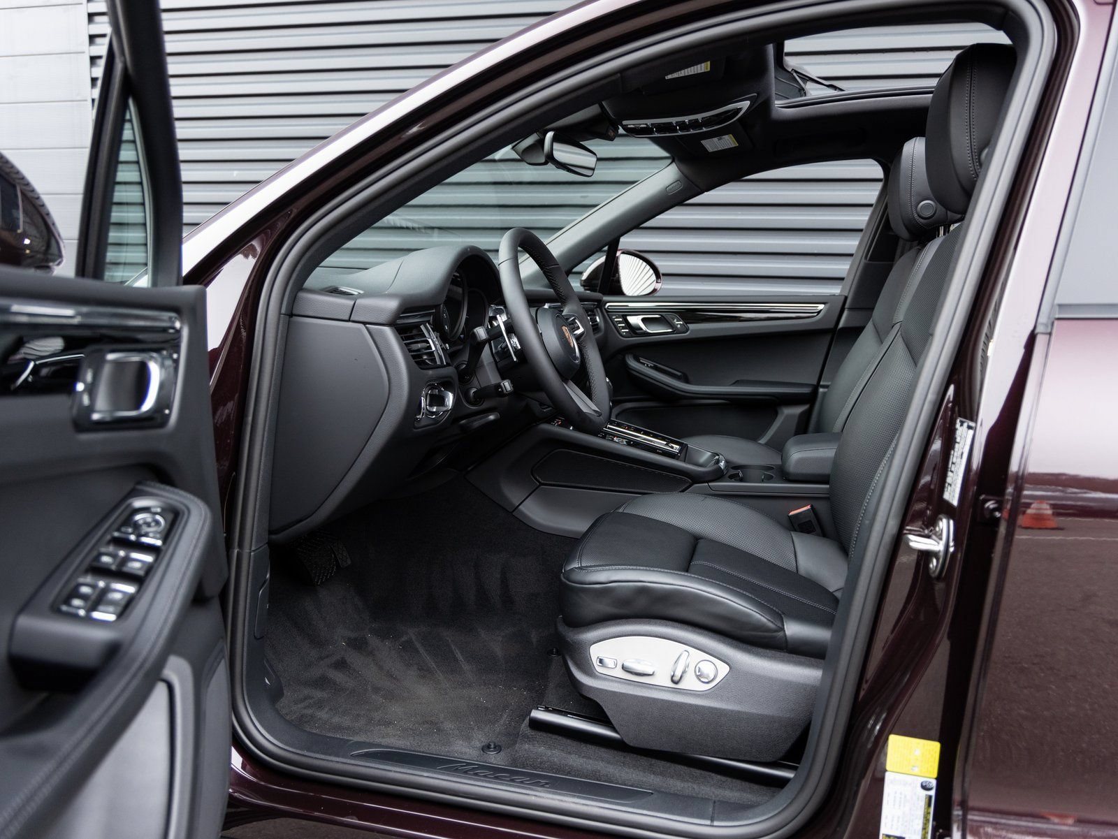 Certified 2026 Porsche Macan AWD/4WD image 23