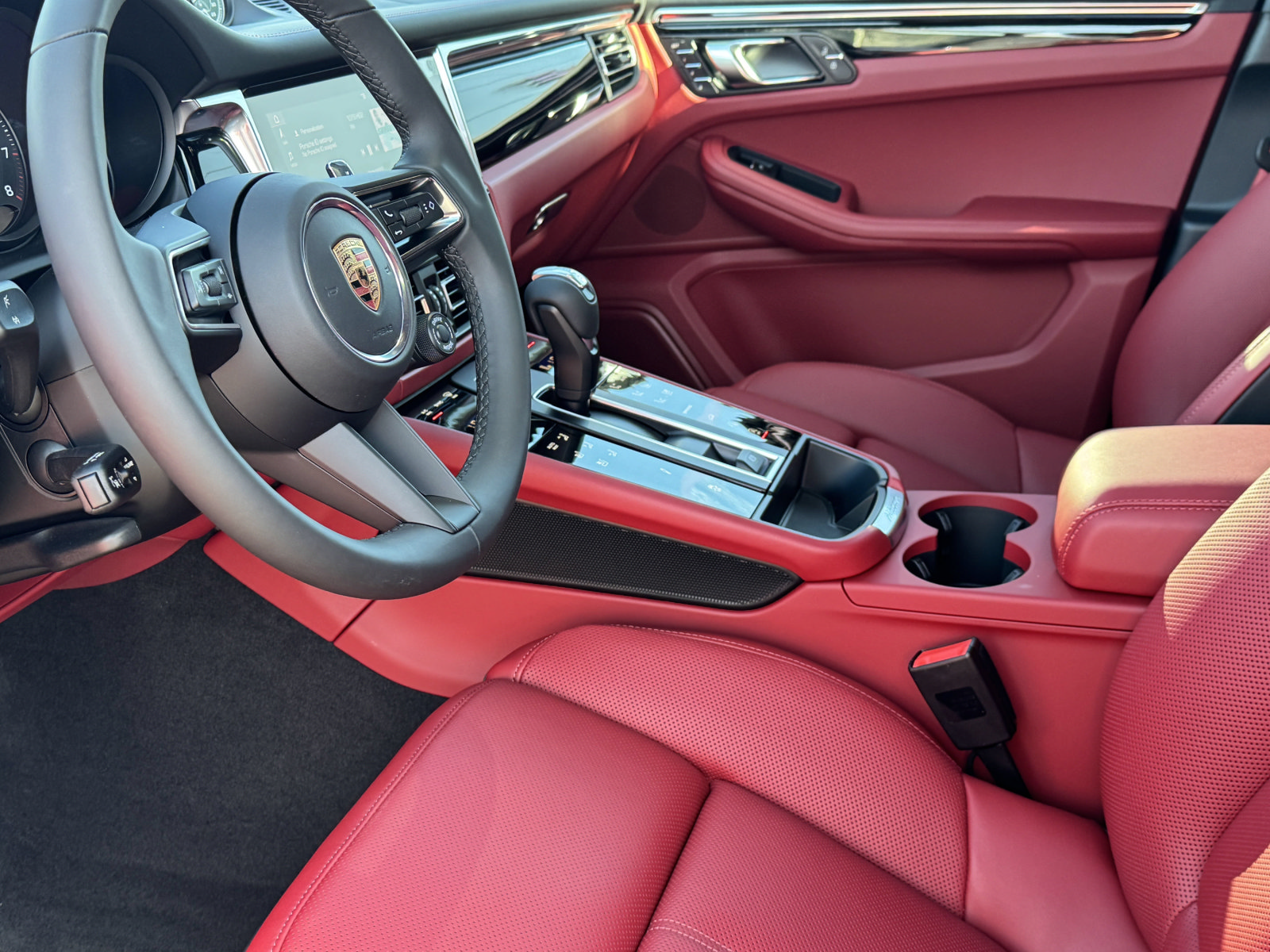 New 2025 Porsche Macan AWD/4WD image 4