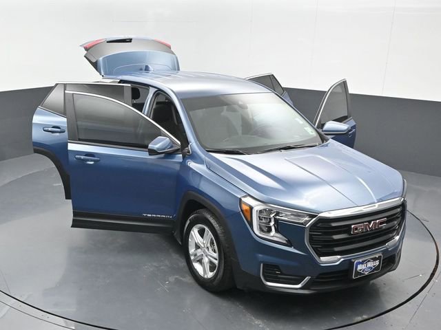 Used 2024 GMC Terrain SLE image 25