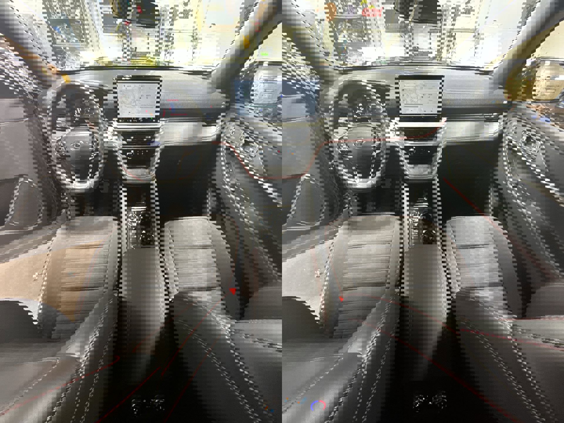 Used 2025 Ford Explorer ST-Line w/ ST-Line Street Pack image 22