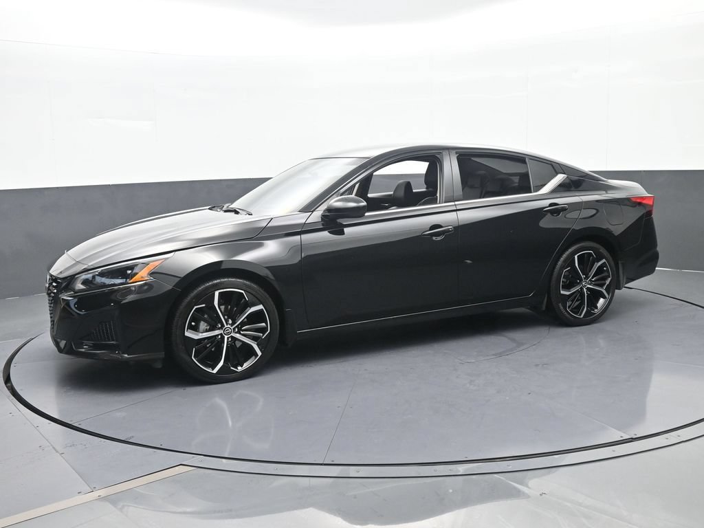 Used 2024 Nissan Altima 2.5 SR FWD image 2