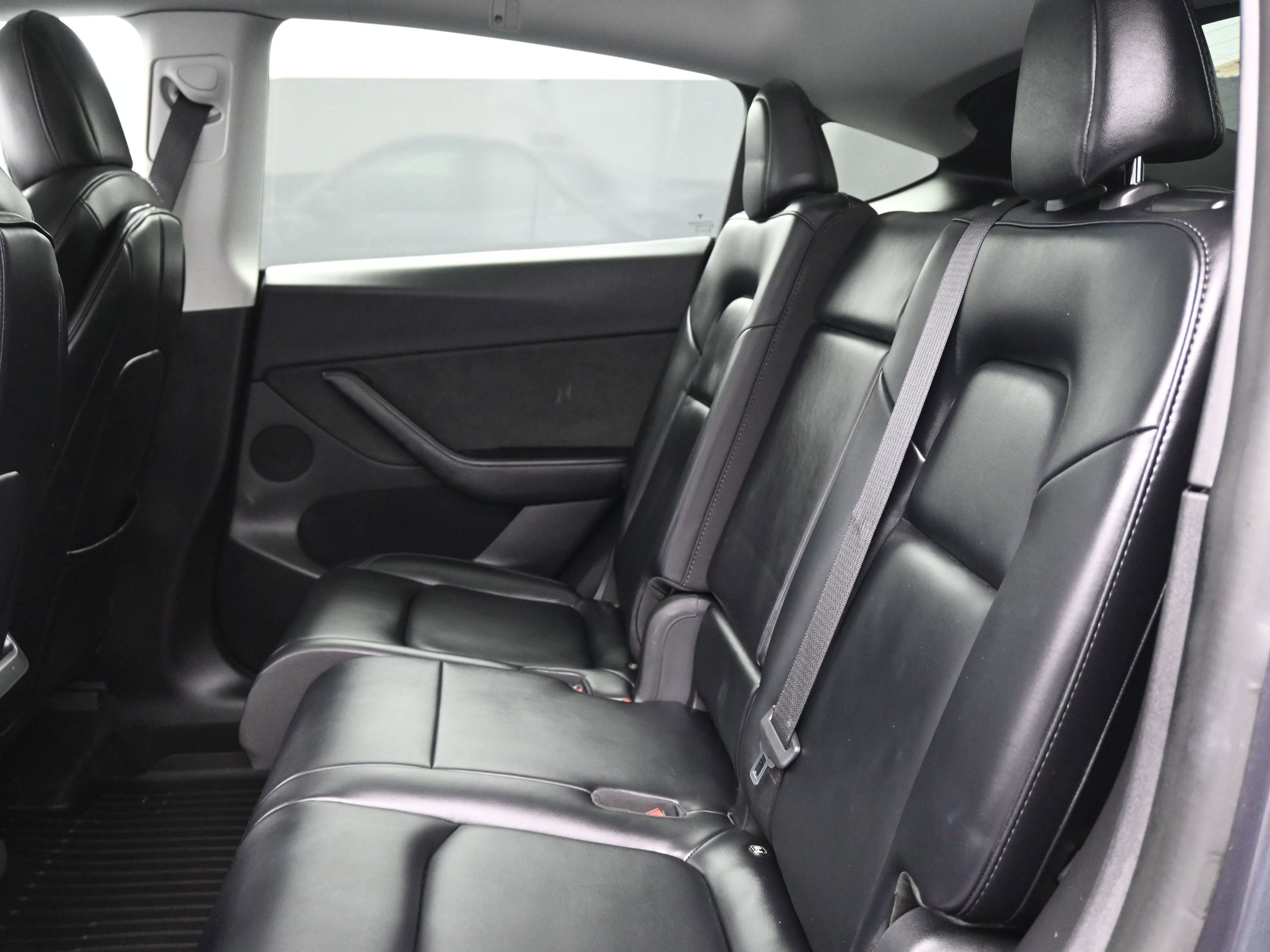 Used 2022 Tesla Model Y Long Range image 18