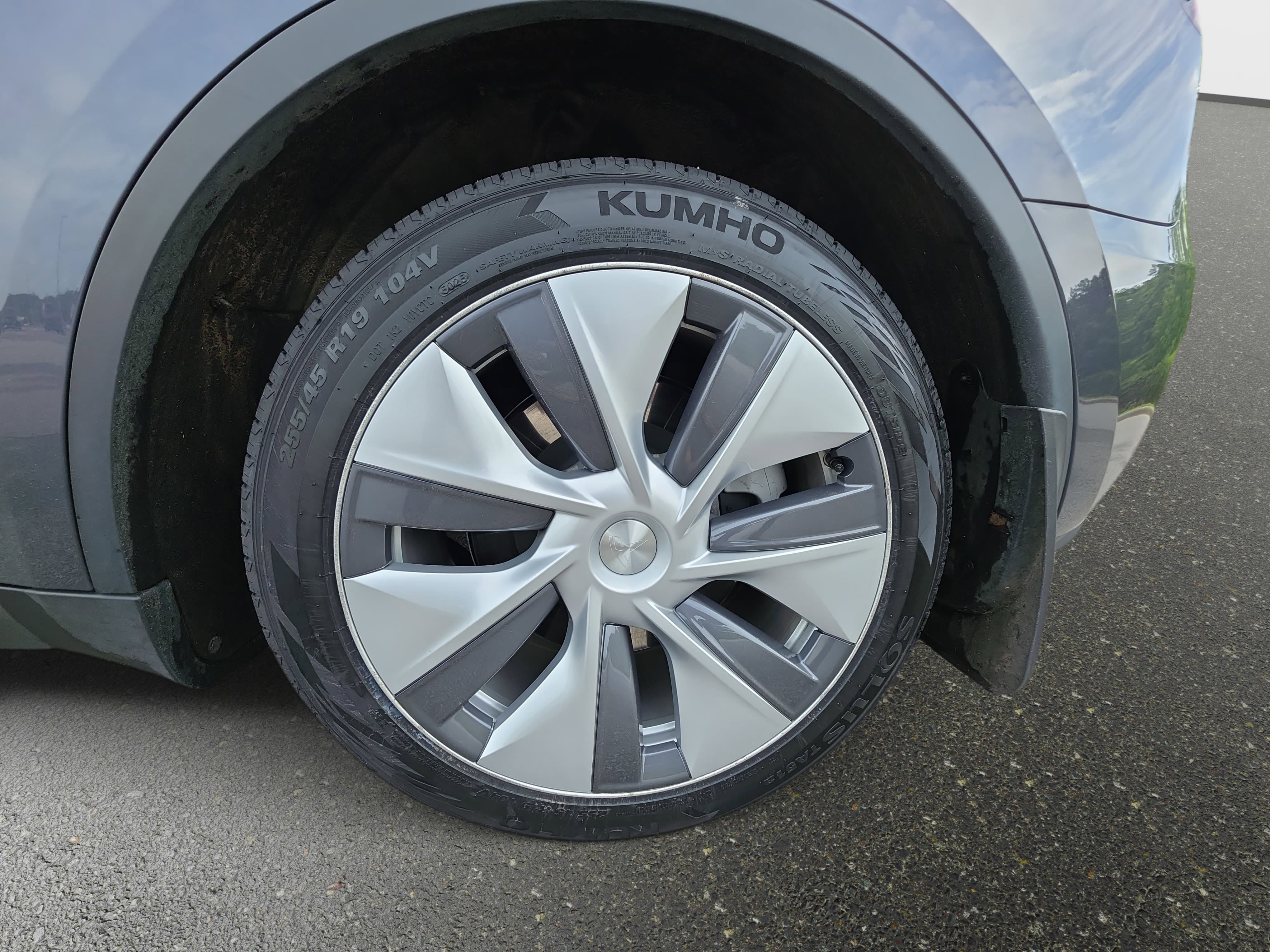 Used 2023 Tesla Model Y Long Range AWD/4WD image 33