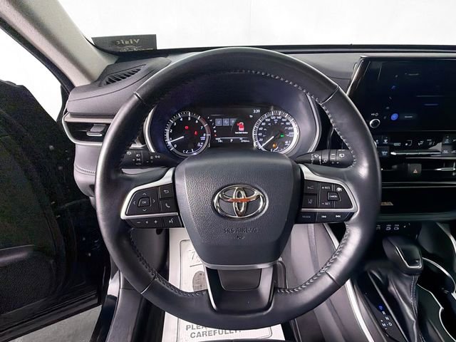 Used 2023 Toyota Highlander L image 11