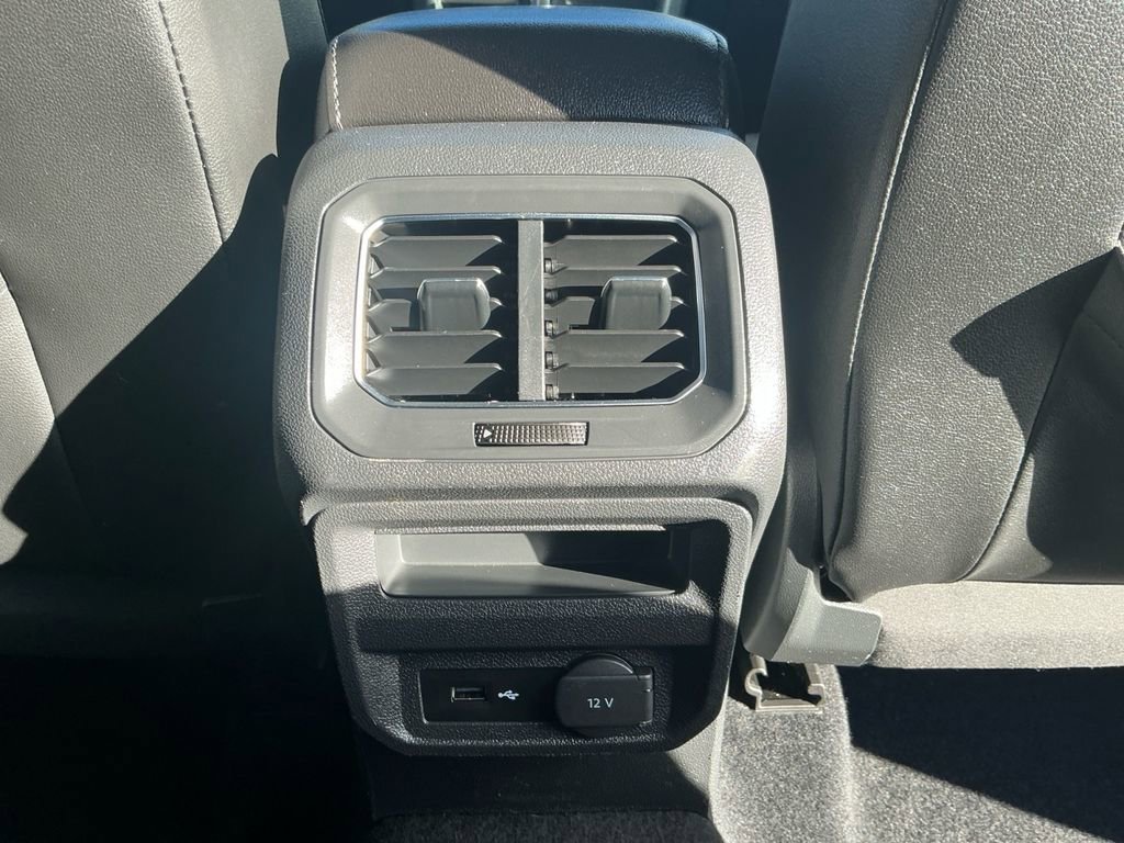 Used 2018 Volkswagen Tiguan SE image 19