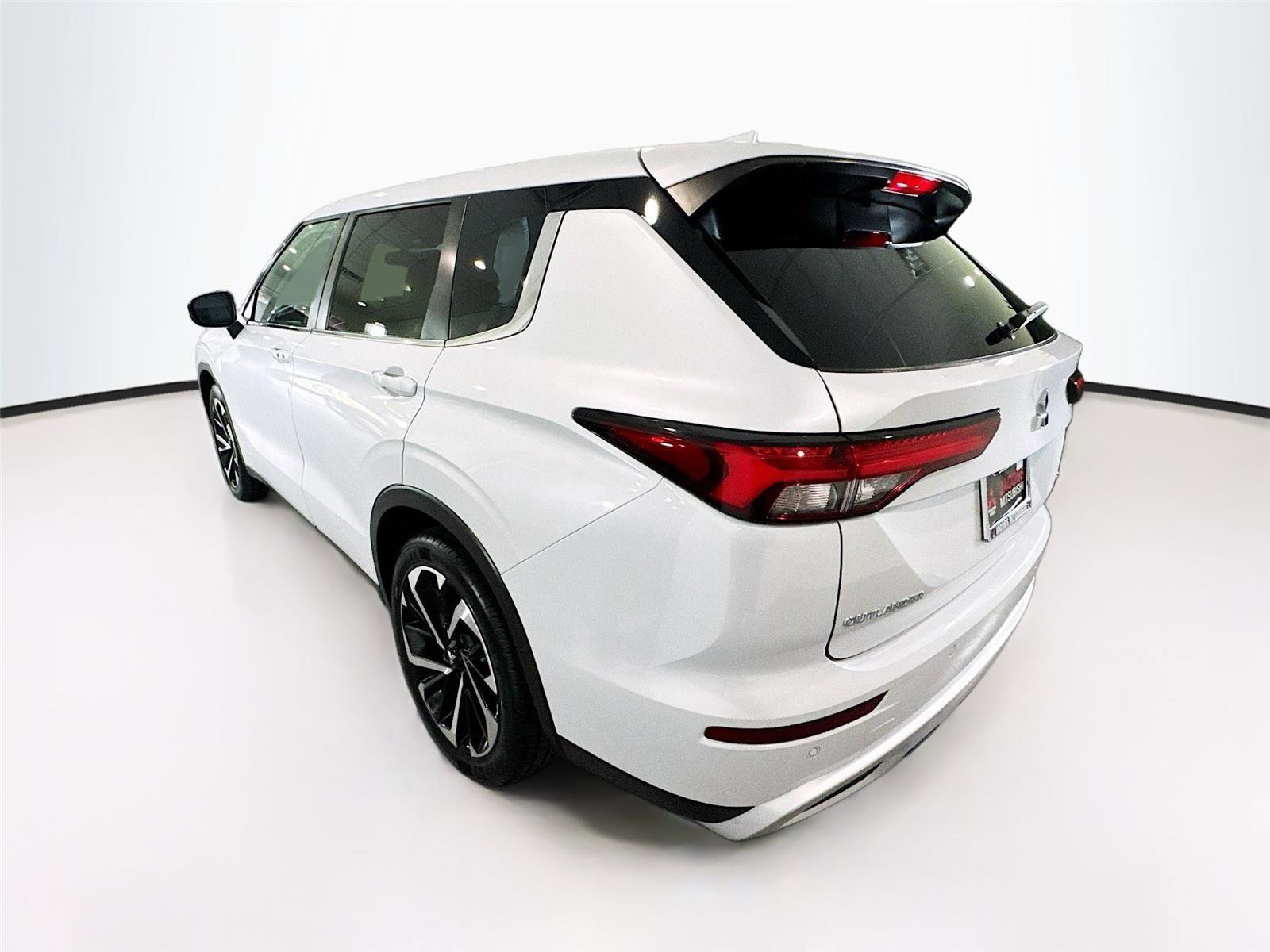 Used 2024 Mitsubishi Outlander SE FWD image 30