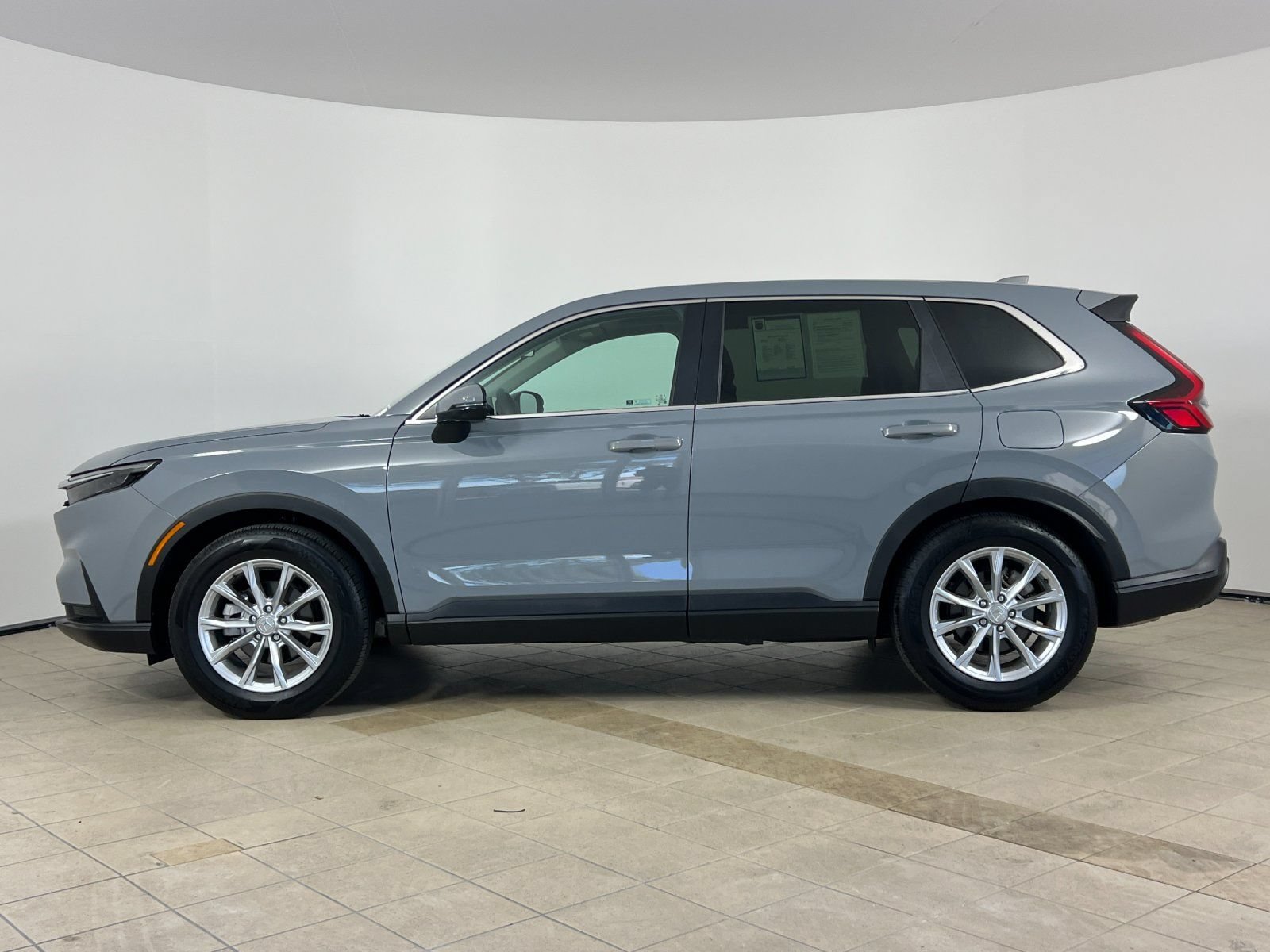Used 2025 Honda CR-V EX image 3
