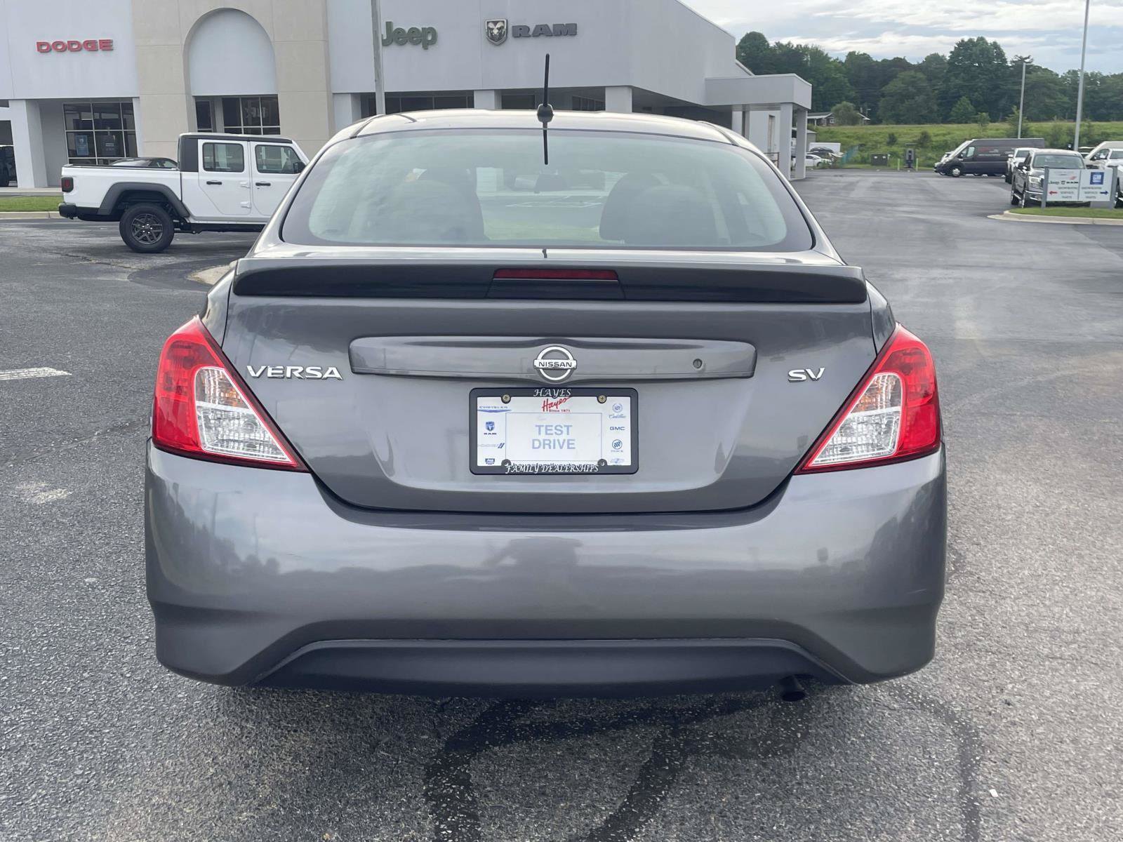 Used 2018 Nissan Versa SV FWD image 4