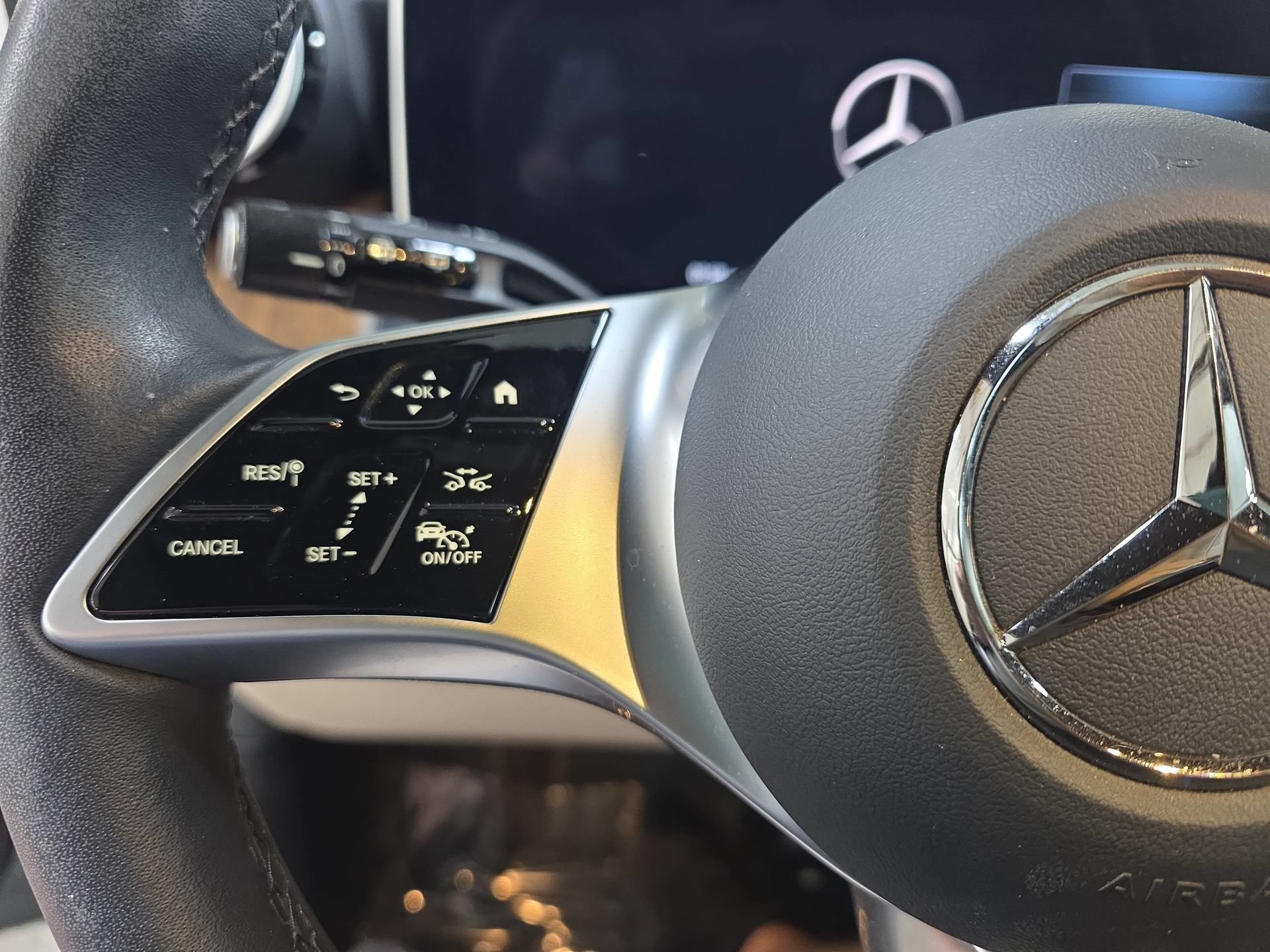 Used 2024 Mercedes-Benz GLC 300 4MATIC image 17
