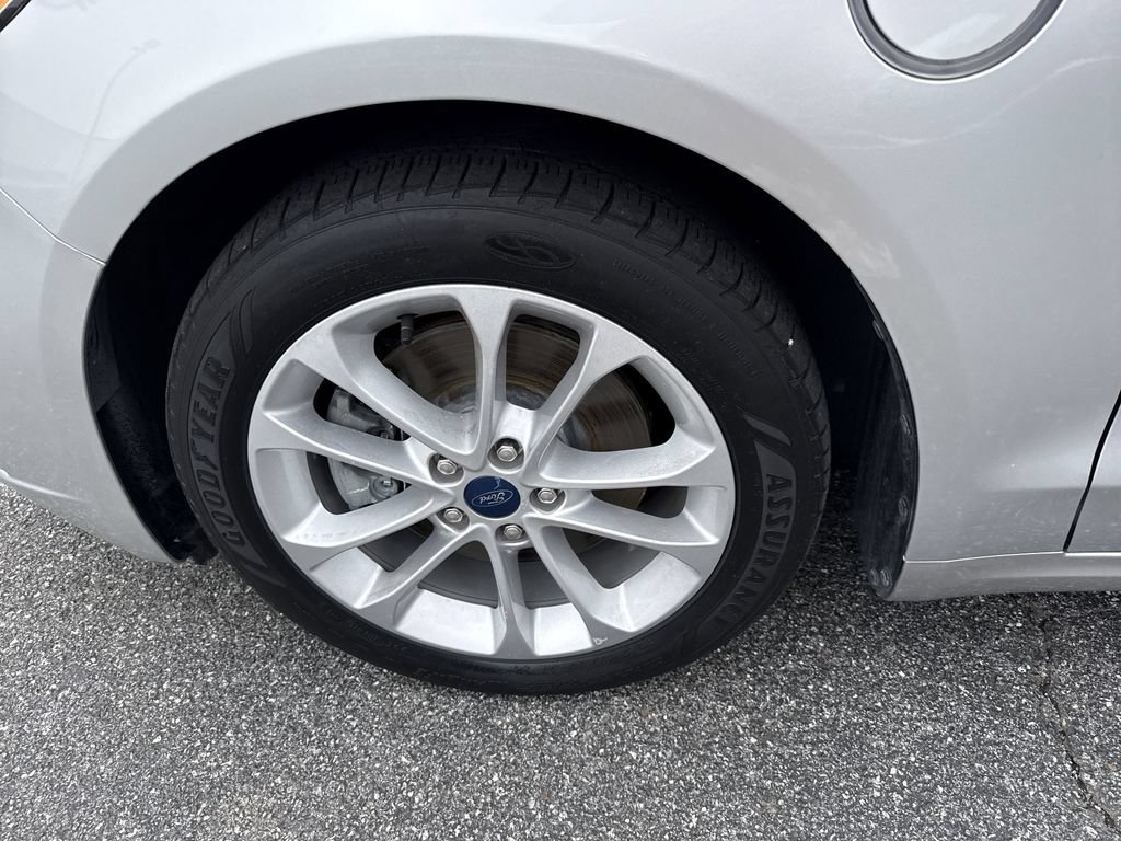 Used 2019 Ford Fusion Energi Titanium FWD image 11