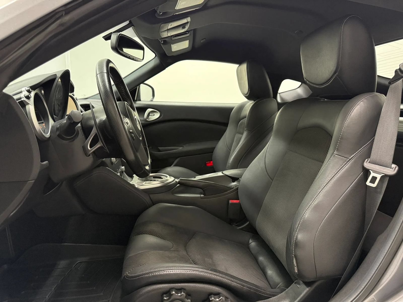 Used 2019 Nissan 370Z Touring Sport RWD image 9