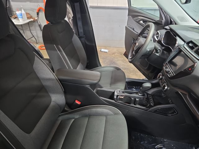 Used 2023 Chevrolet TrailBlazer LT w/ Convenience Package FWD image 14