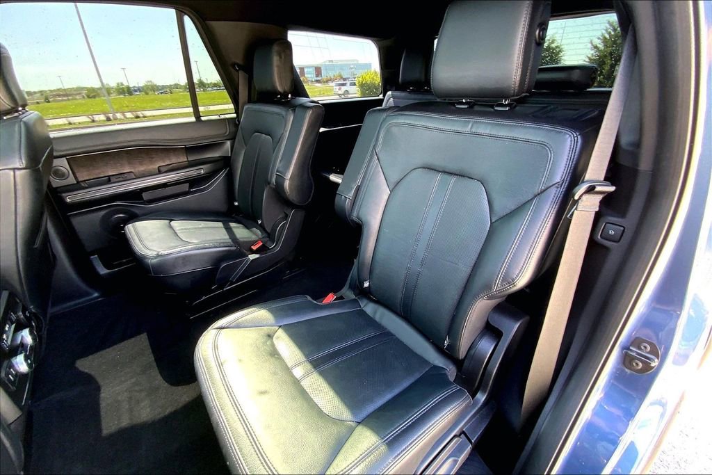 Used 2019 Ford Expedition Limited w/ Equipment Group 302A AWD/4WD image 24