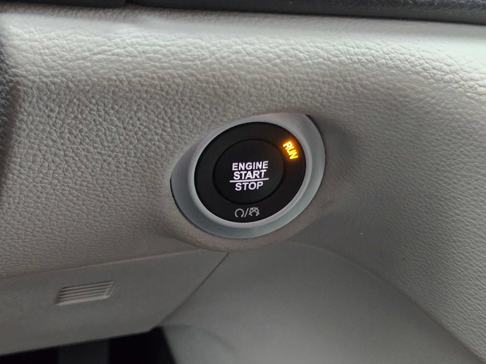 Used 2023 Chrysler Pacifica Touring-L FWD image 20