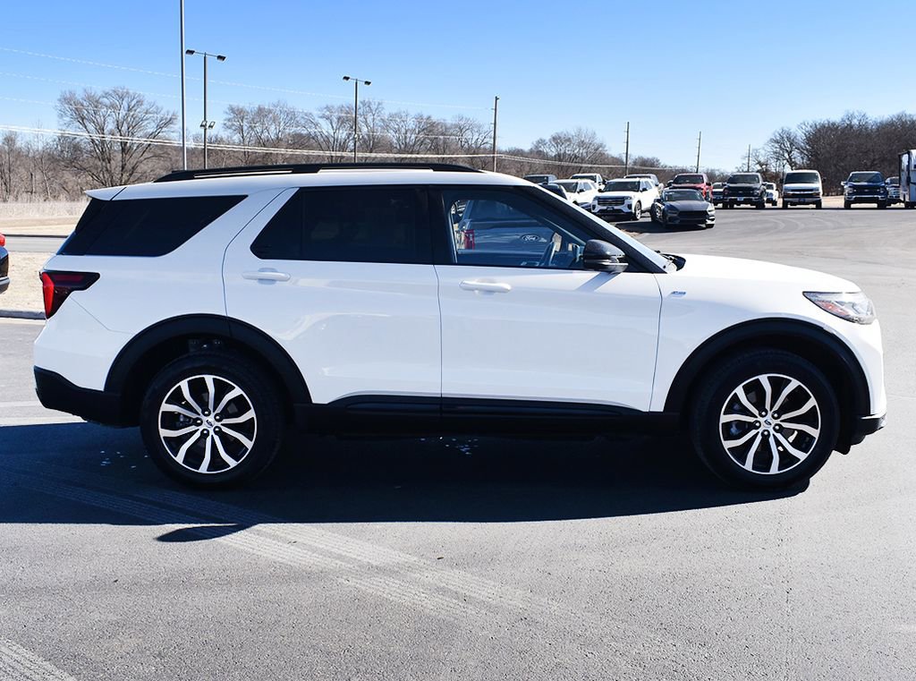 Used 2025 Ford Explorer ST-Line AWD/4WD image 15