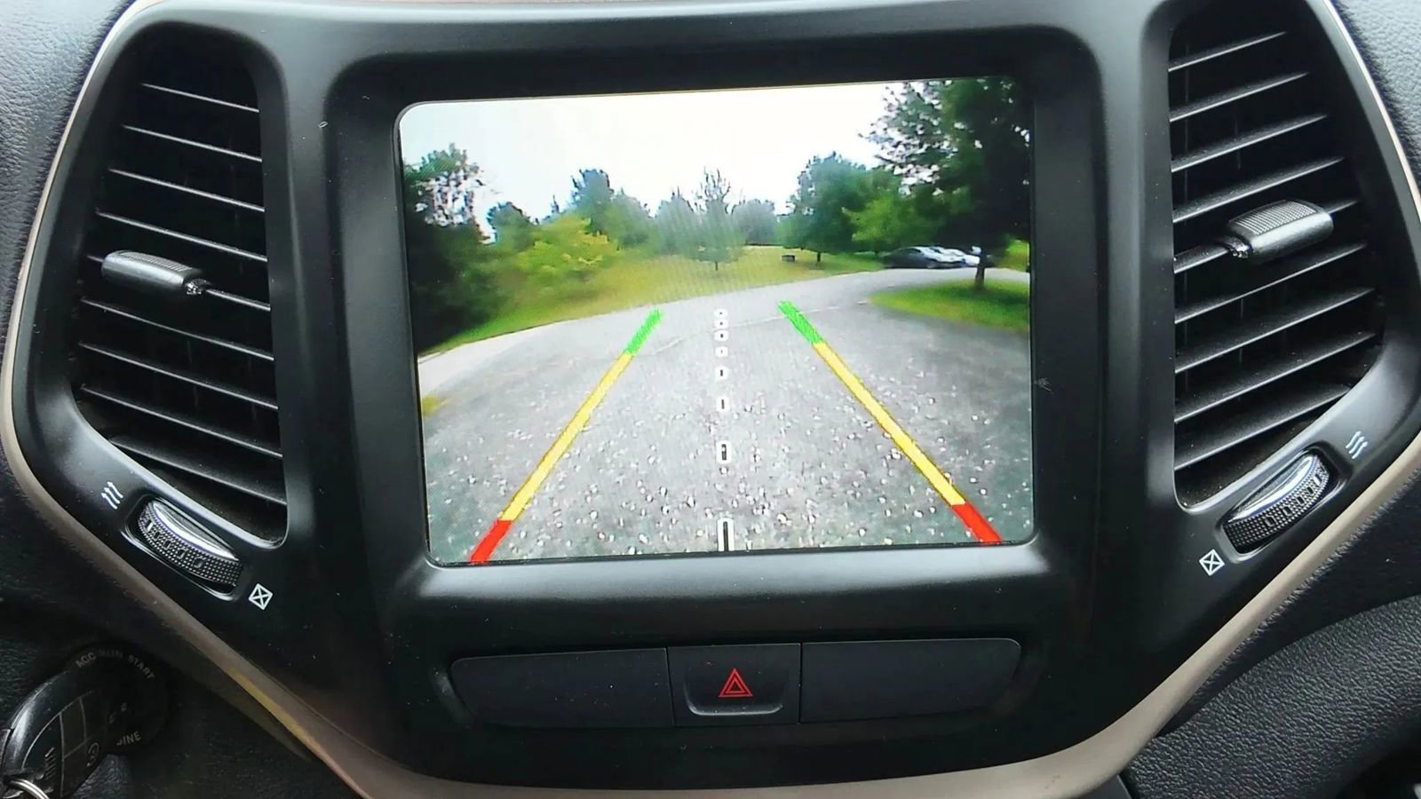 Used 2017 Jeep Cherokee Latitude w/ Cold Weather Group image 32