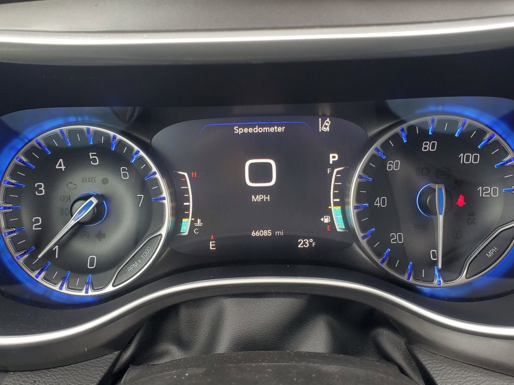 Used 2023 Chrysler Pacifica Touring-L image 20